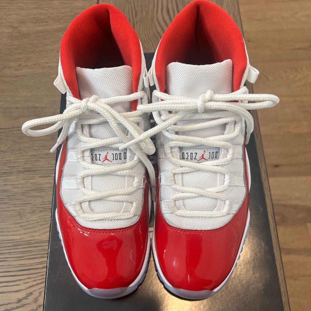 EUC Men’s Air Jordan 11 Retro Cherry (22) White Varsity Red Blanc 7.5M with Box